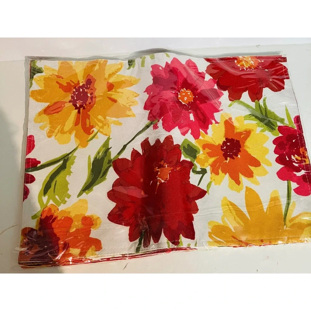 Town & Country Living Placemat's 13x18 Multicolor NEW Floral Summer Dahlia 4pk